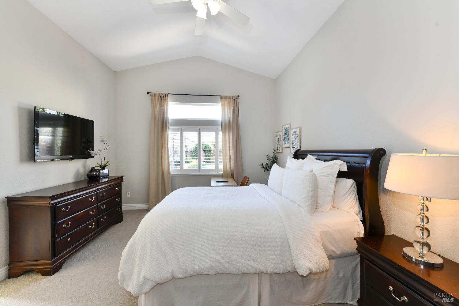 8 Helman Ct