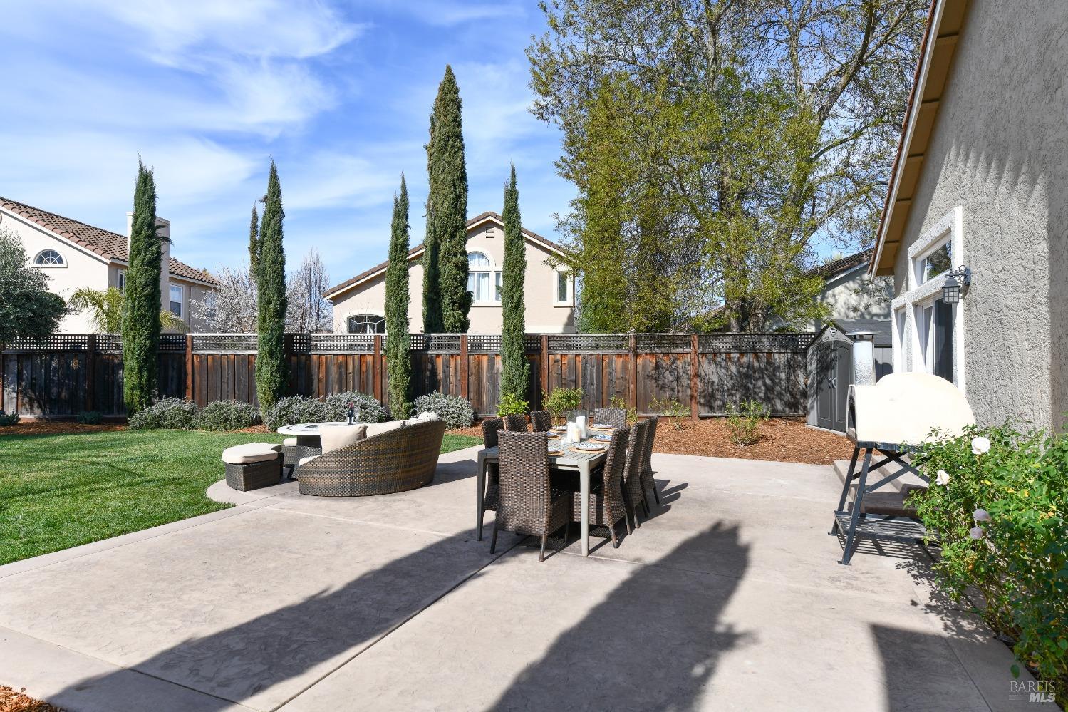 8 Helman Ct