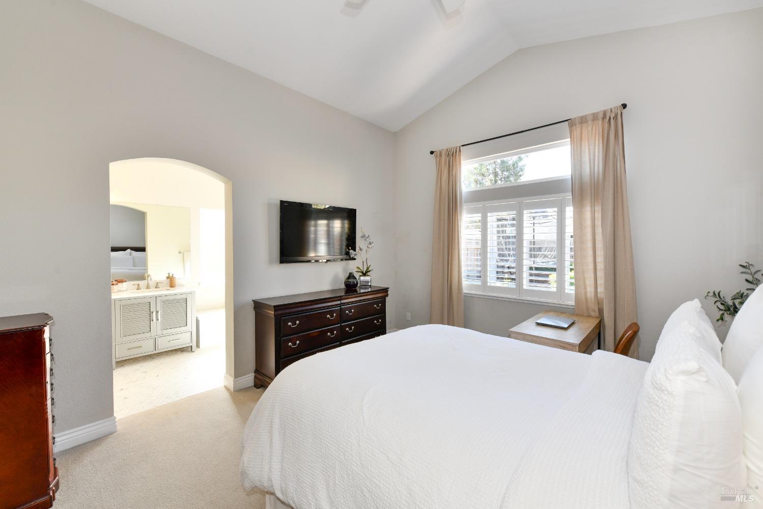8 Helman Ct