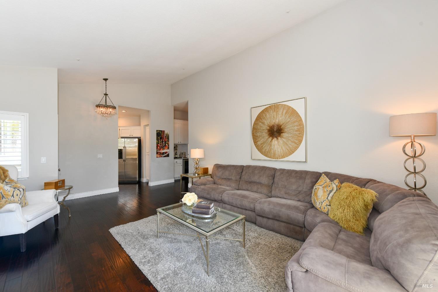 8 Helman Ct