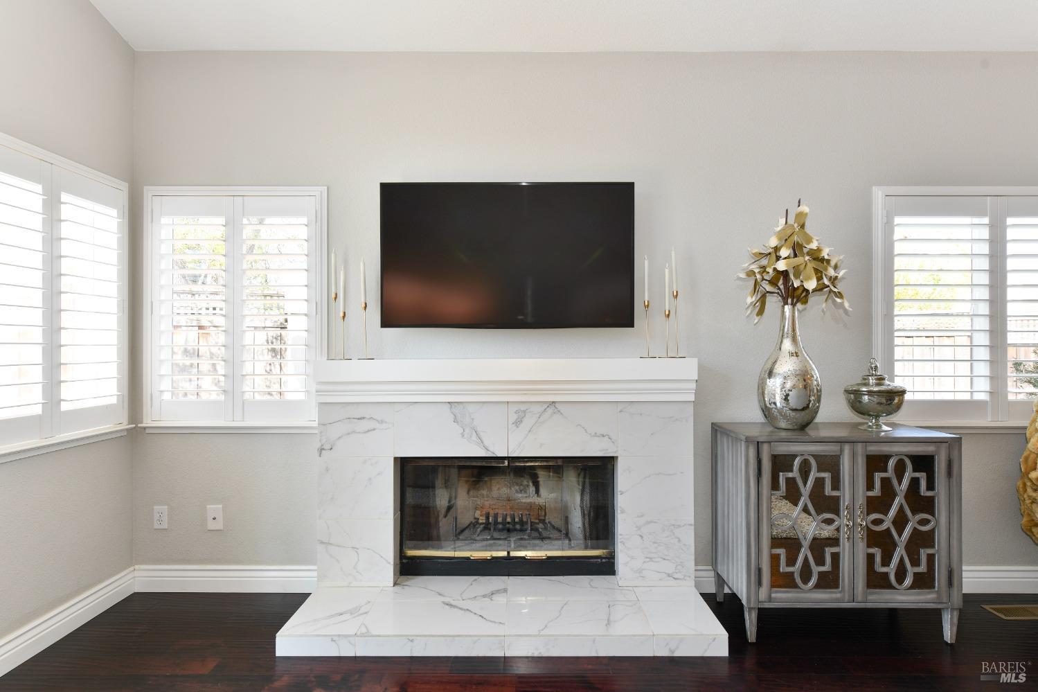 8 Helman Ct