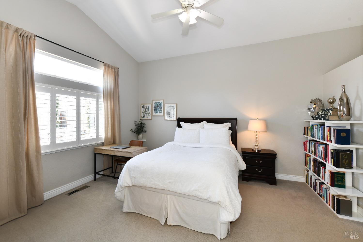 8 Helman Ct