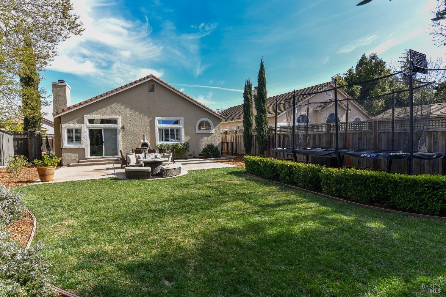 8 Helman Ct