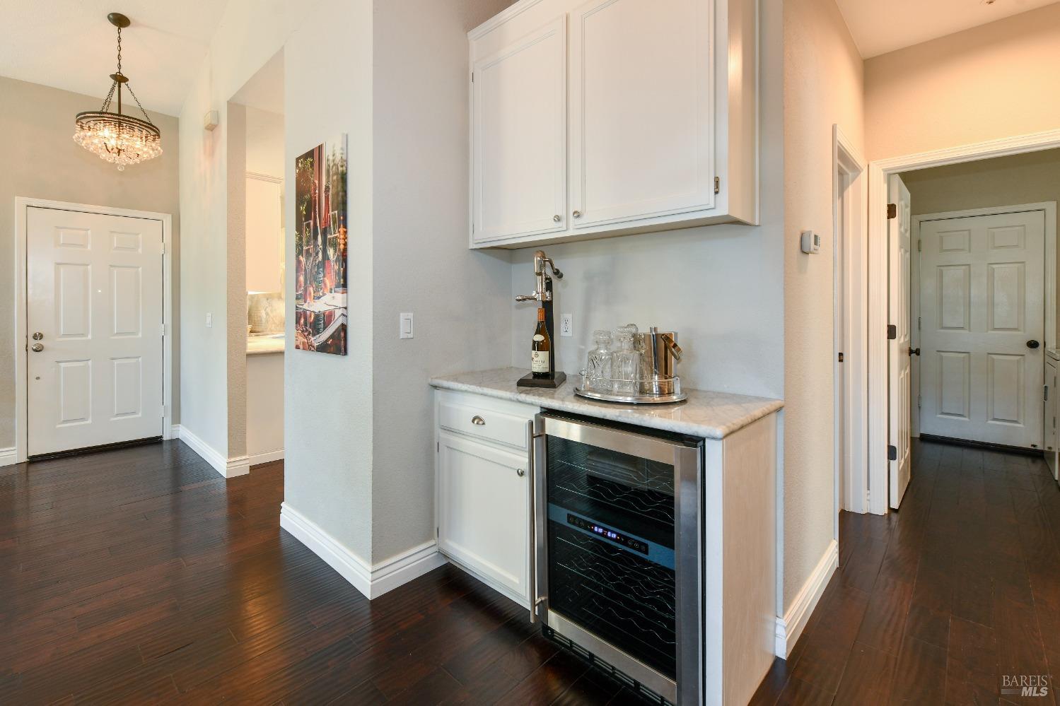 8 Helman Ct