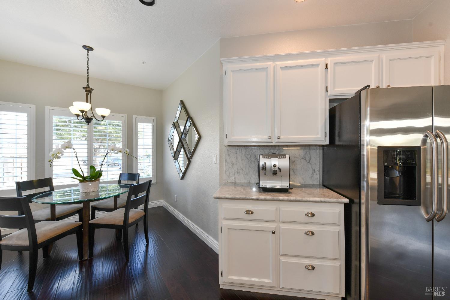 8 Helman Ct