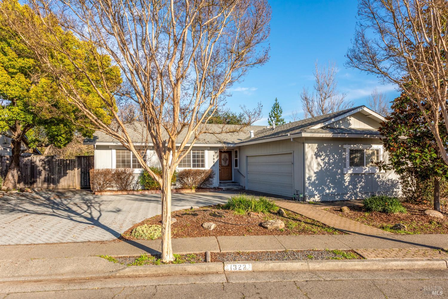 1322 Shady Oak Pl