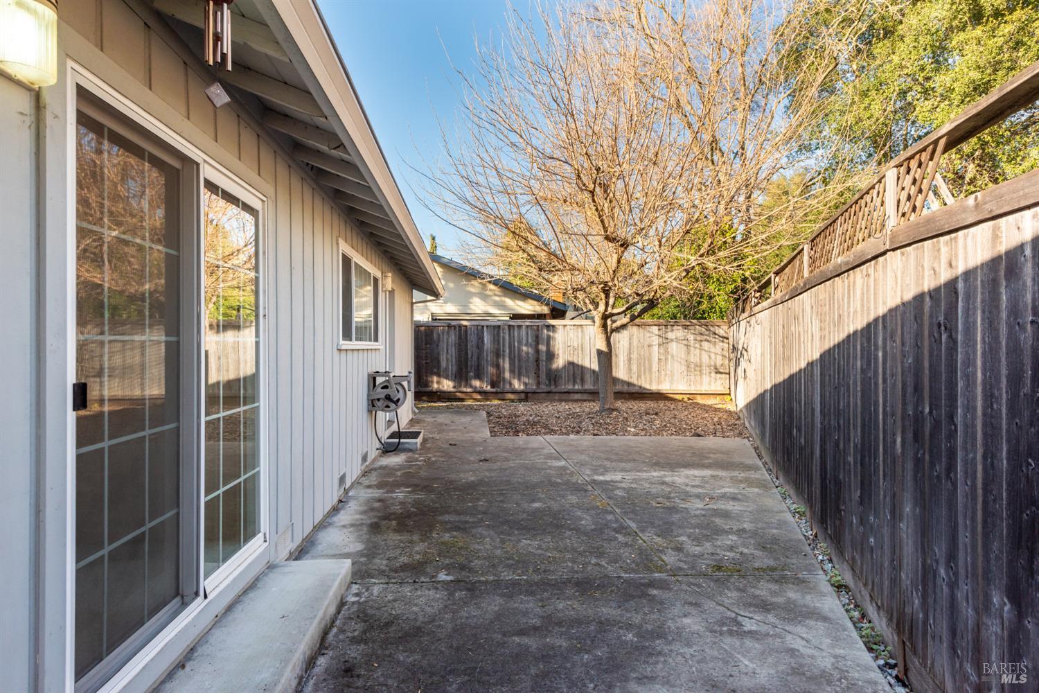 1322 Shady Oak Pl