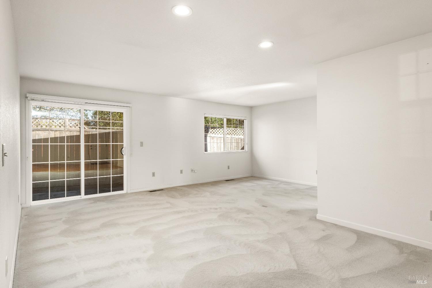 1322 Shady Oak Pl