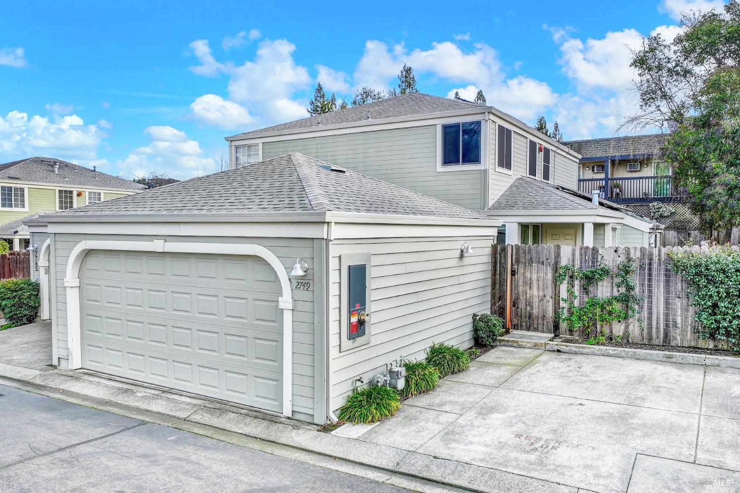 2749 Elks Way