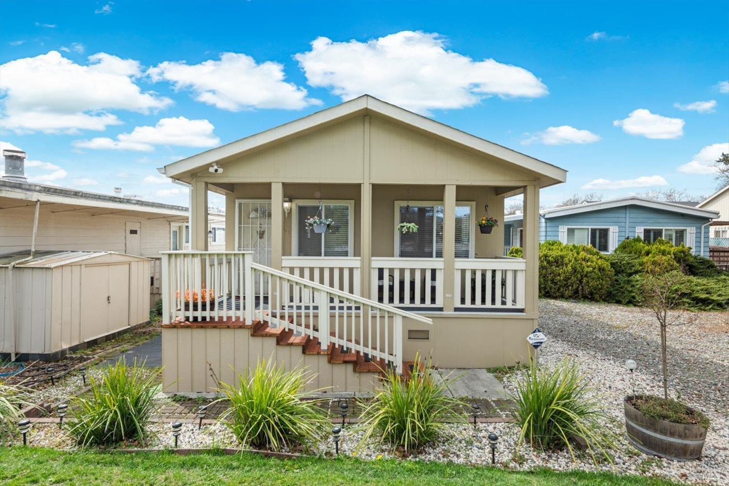 18 Hacienda Dr
