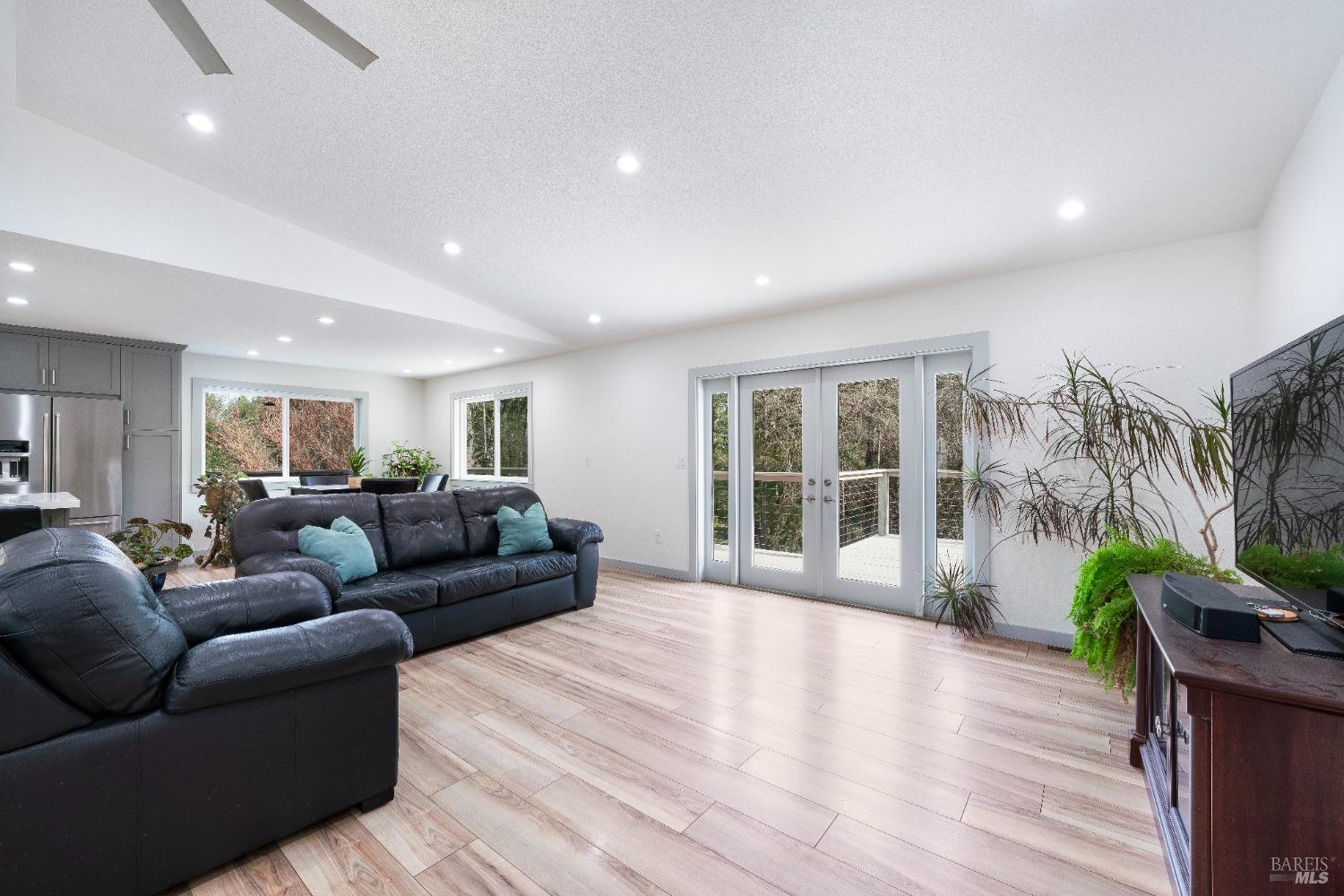 8481 Pinecrest Dr