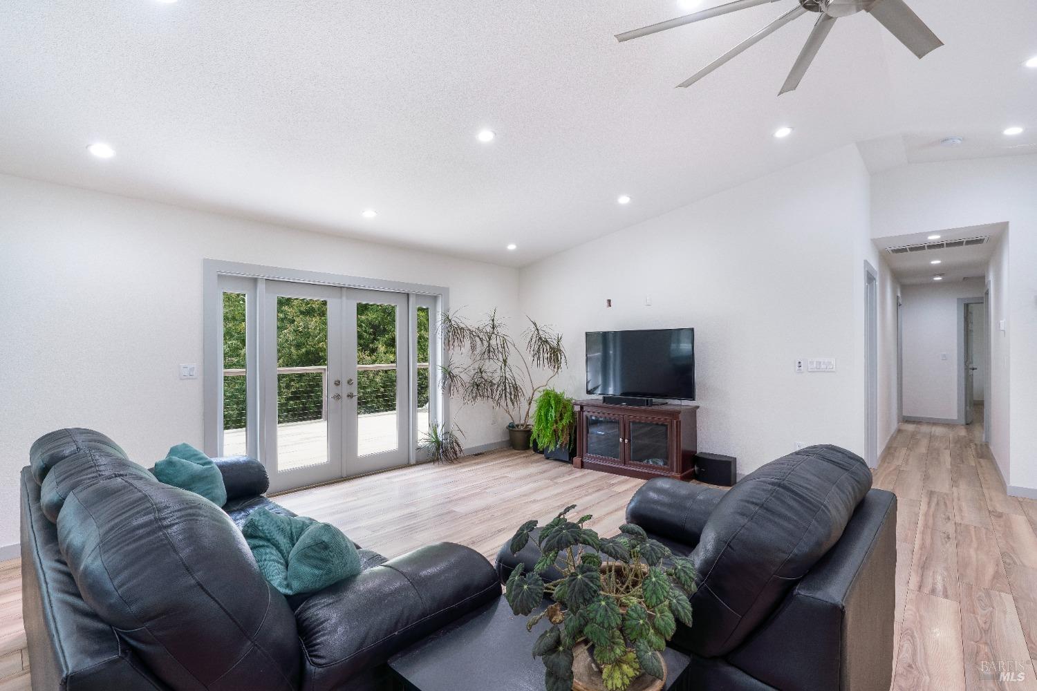 8481 Pinecrest Dr