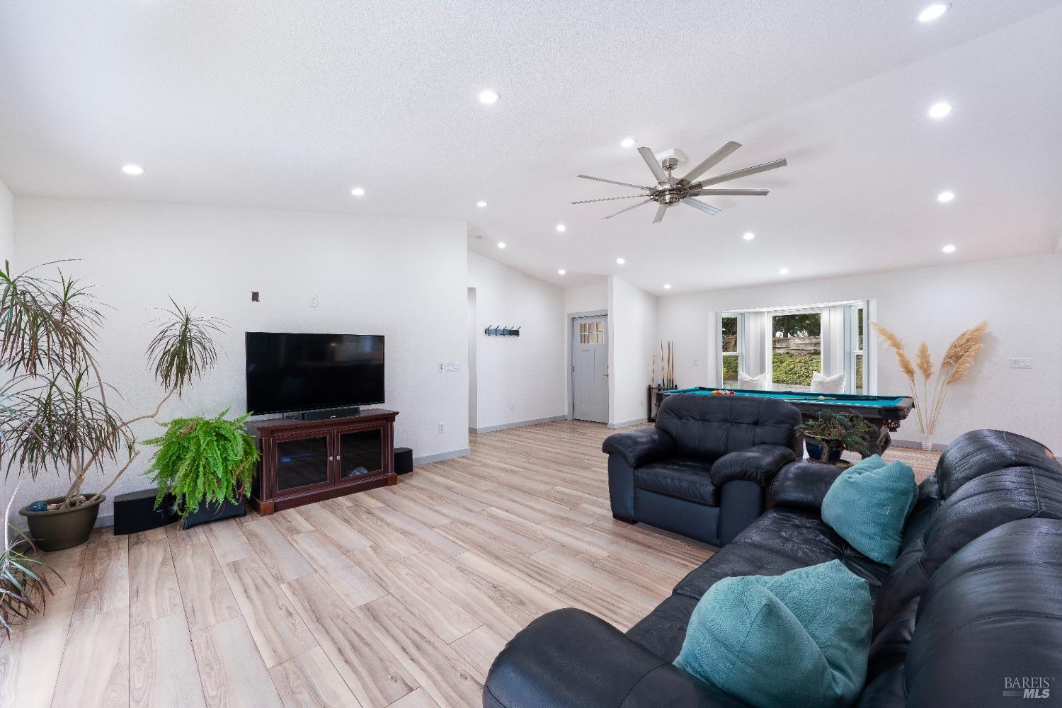 8481 Pinecrest Dr