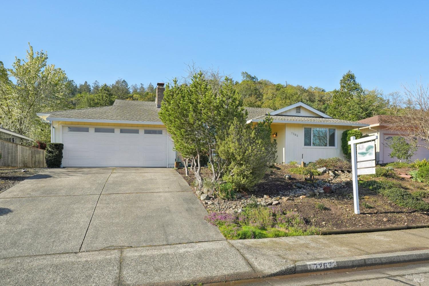 7262 Oakmont Dr