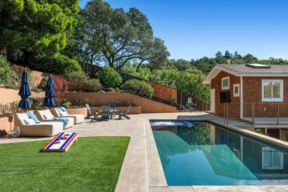 460 Los Cerros Dr