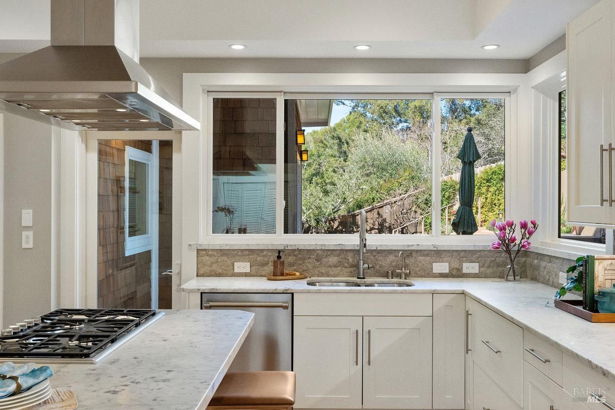 460 Los Cerros Dr
