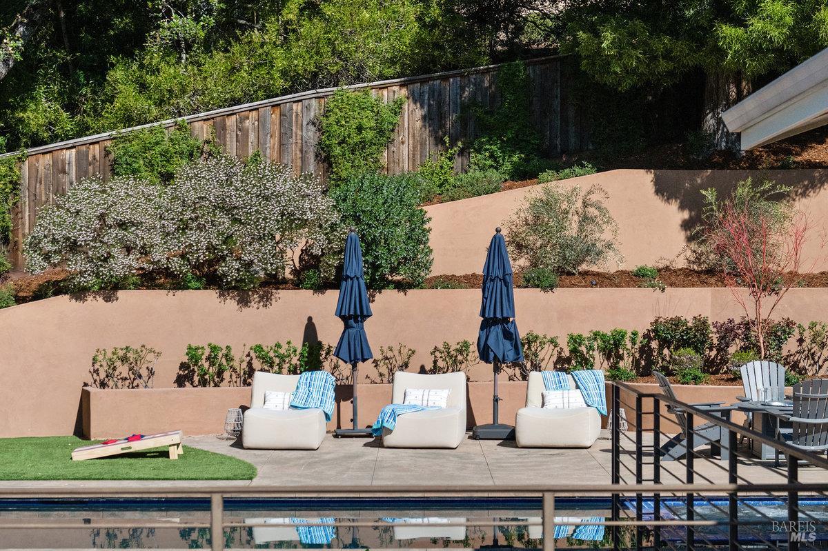 460 Los Cerros Dr
