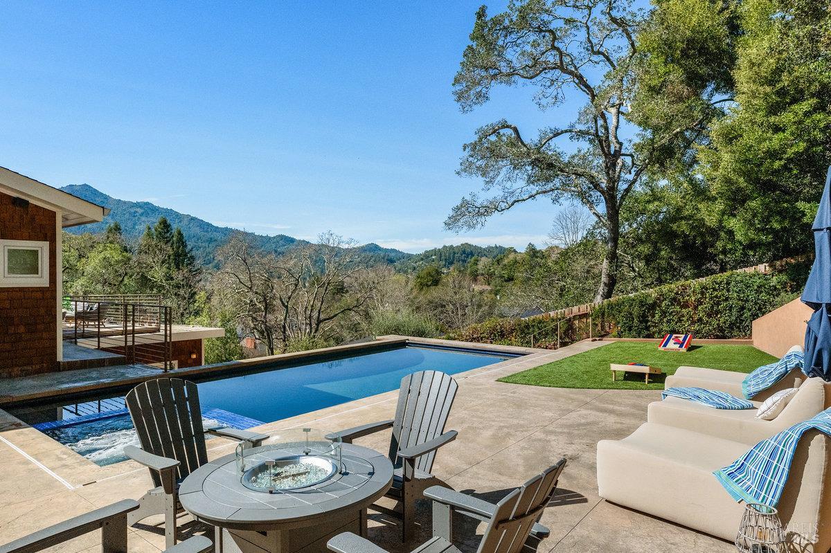 460 Los Cerros Dr