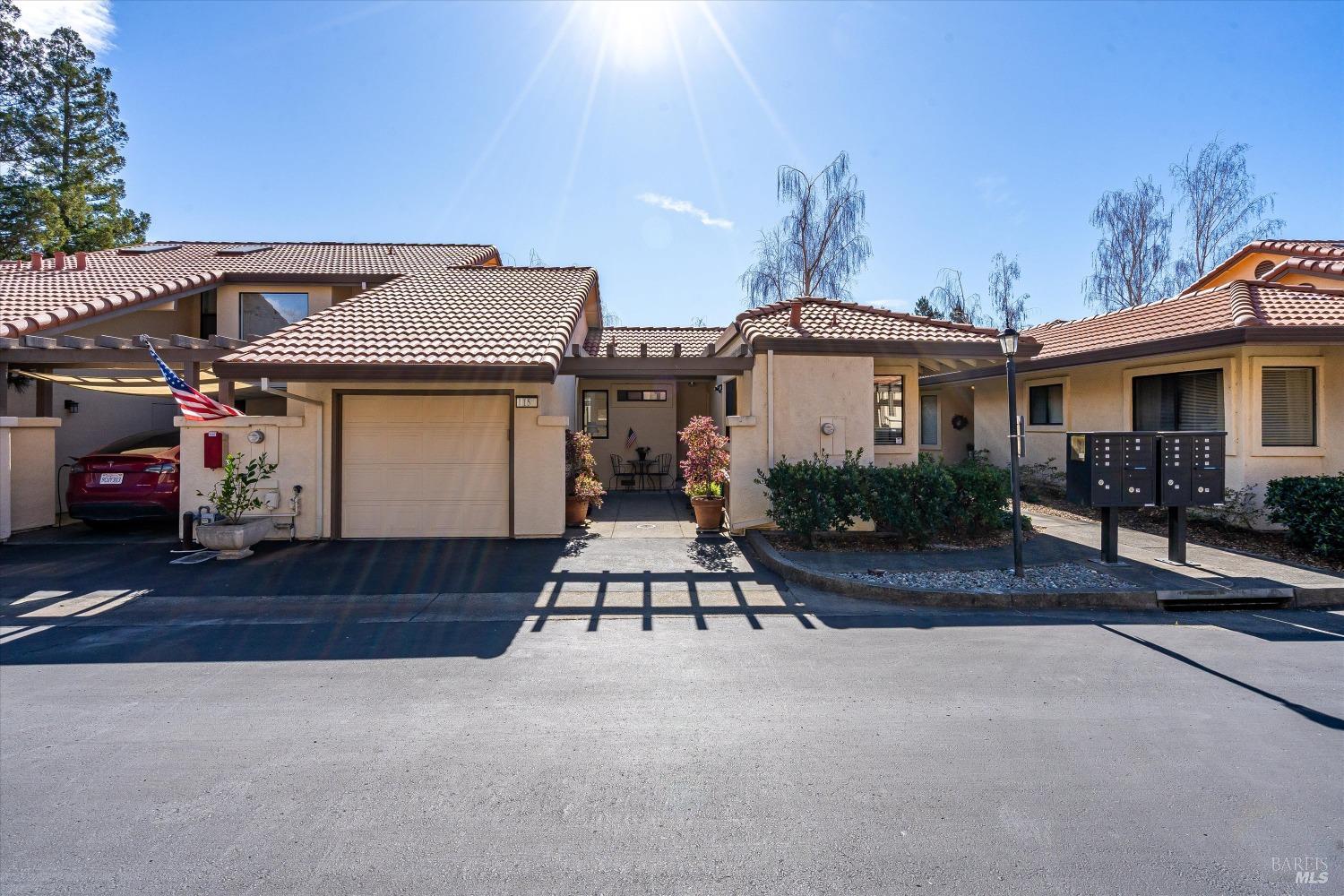 15 Fountain Grove Cir