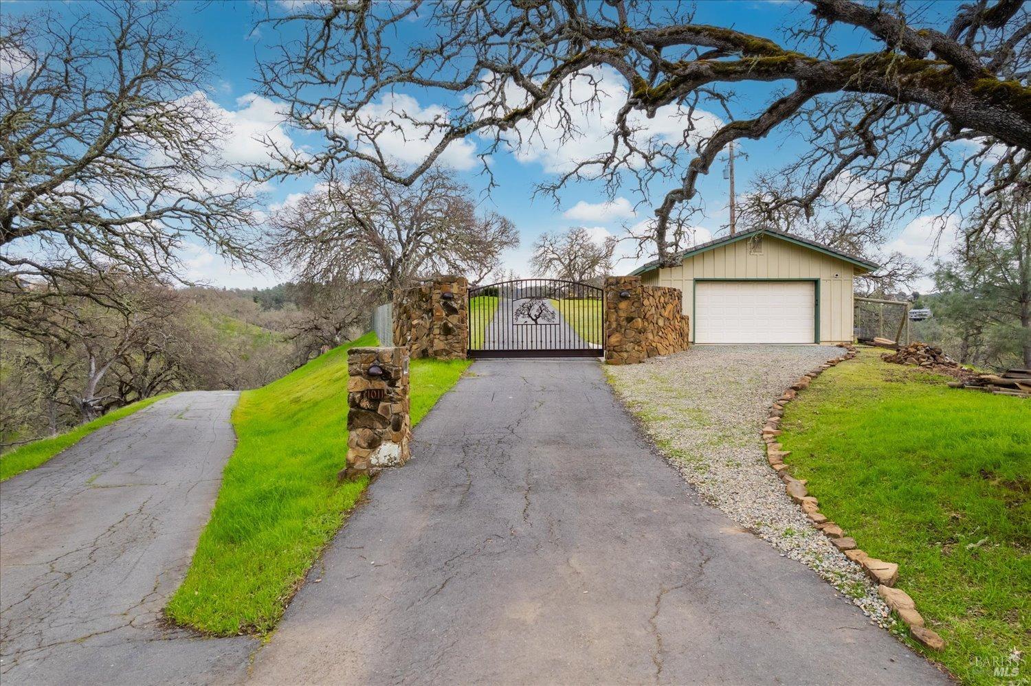 1011 Steele Canyon Rd