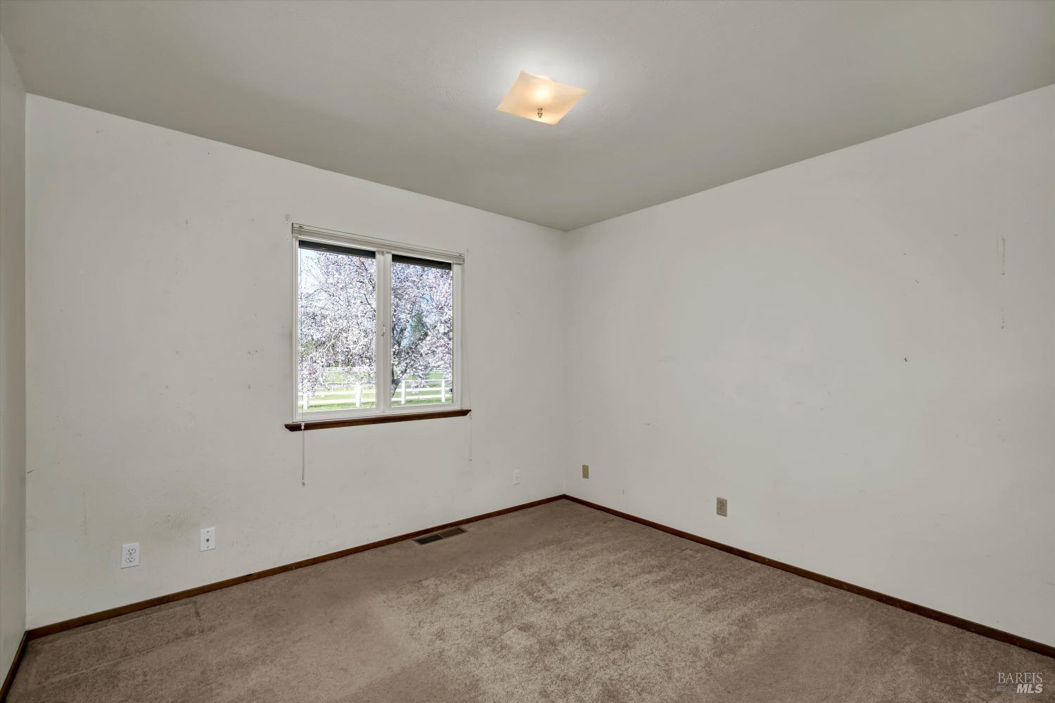 1633 Willowside Rd