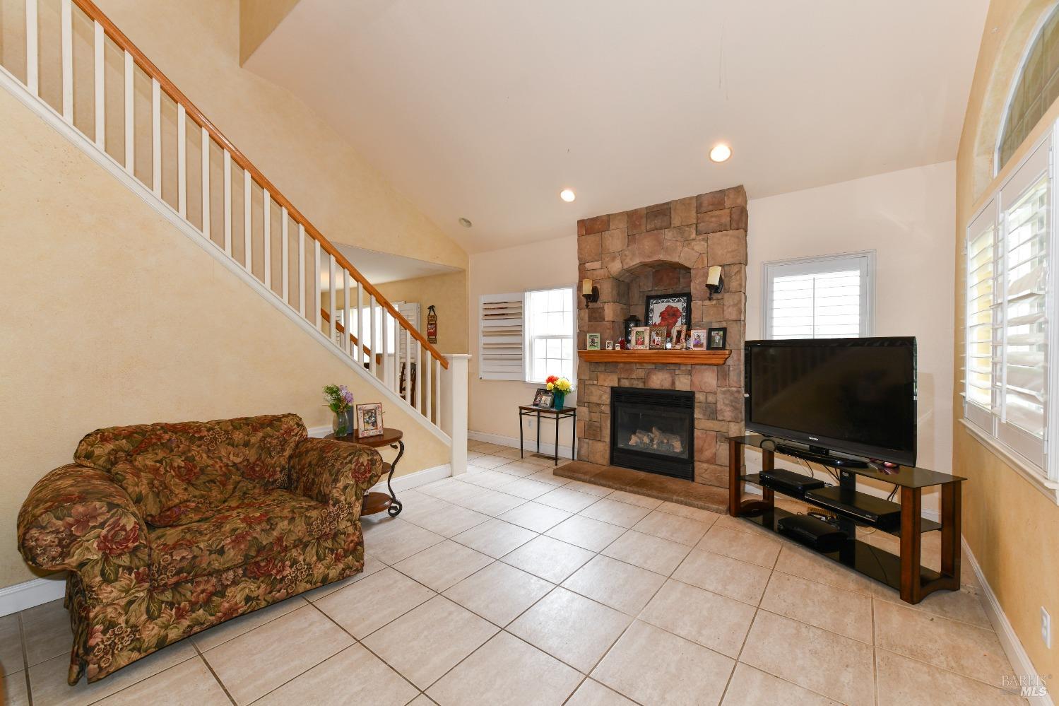 2300 Claiborne Cir