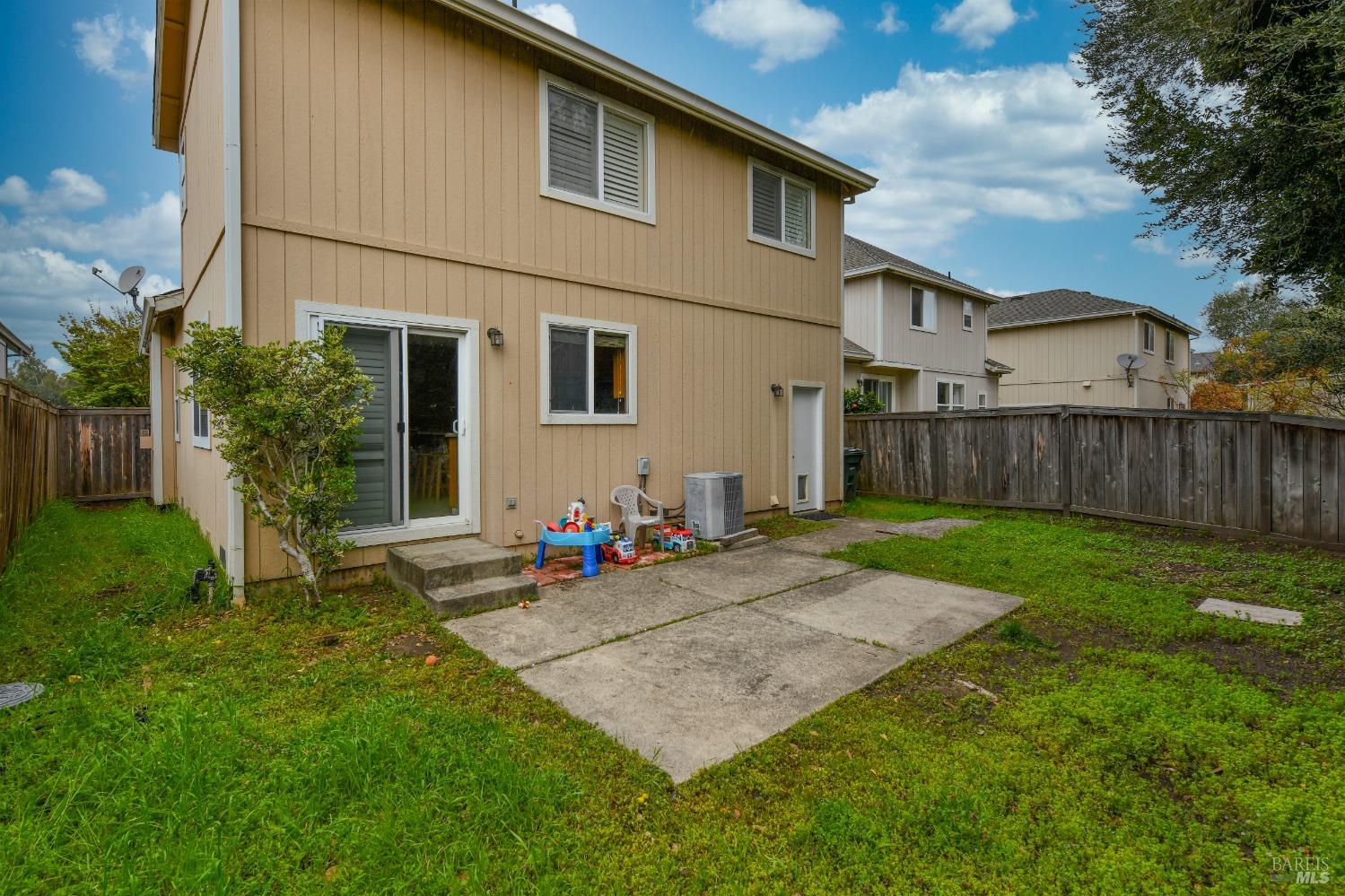 2300 Claiborne Cir