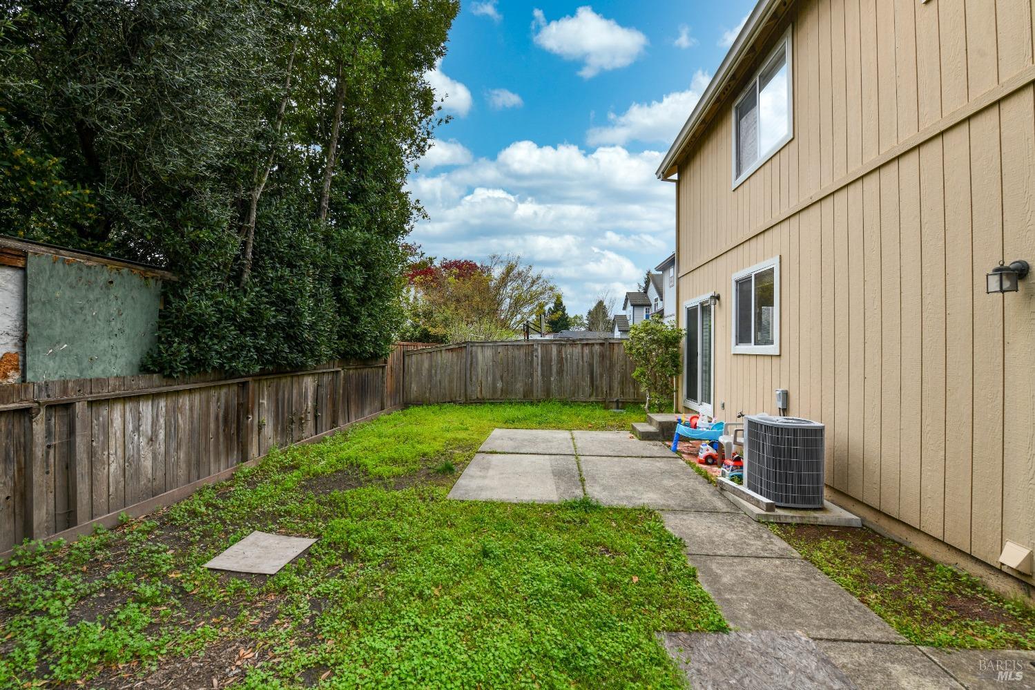 2300 Claiborne Cir