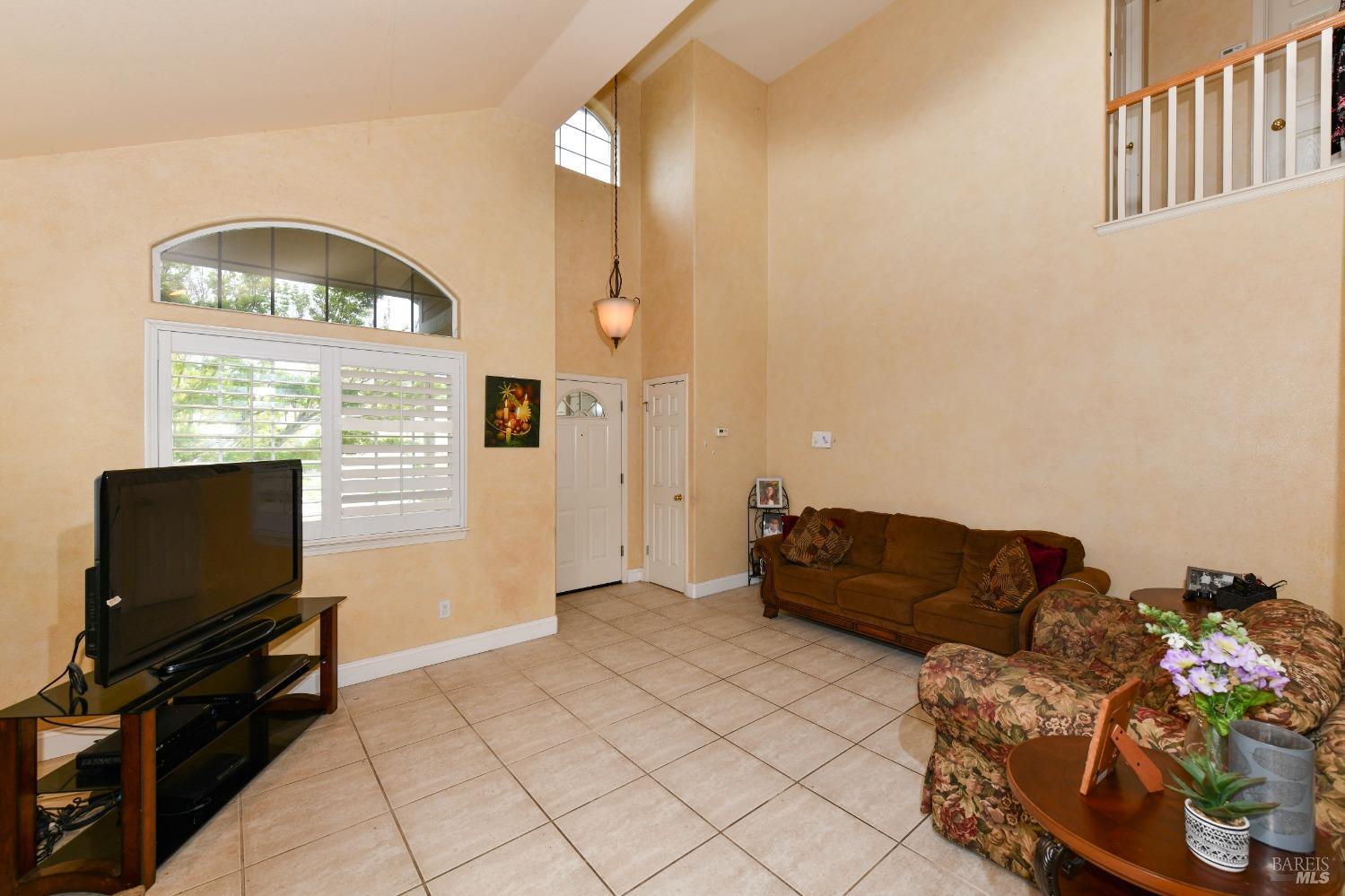 2300 Claiborne Cir