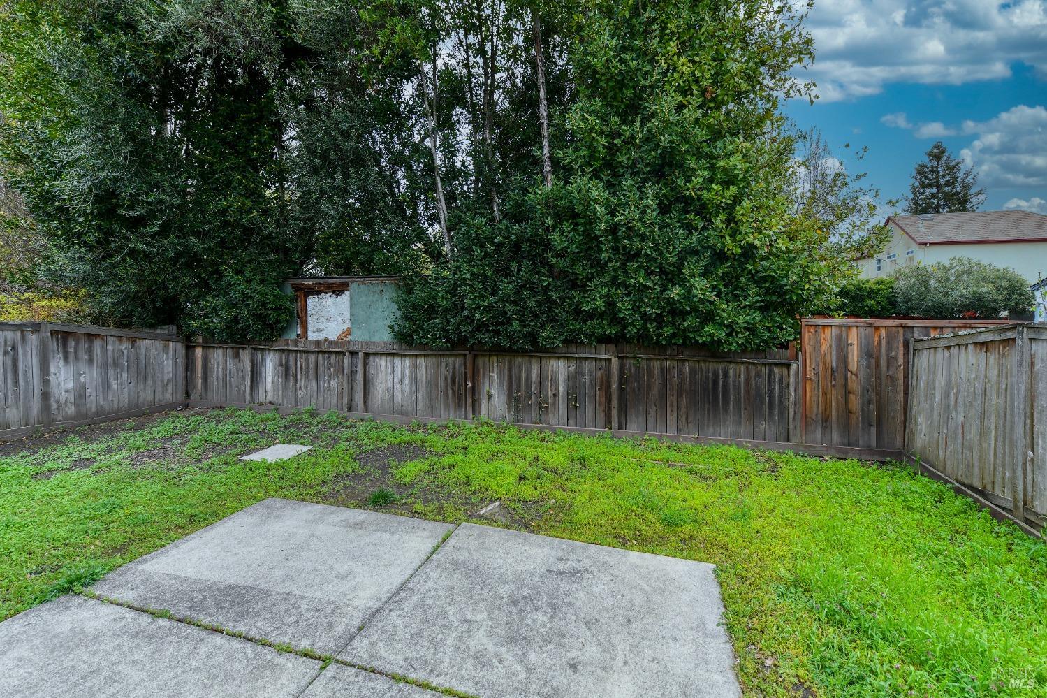 2300 Claiborne Cir