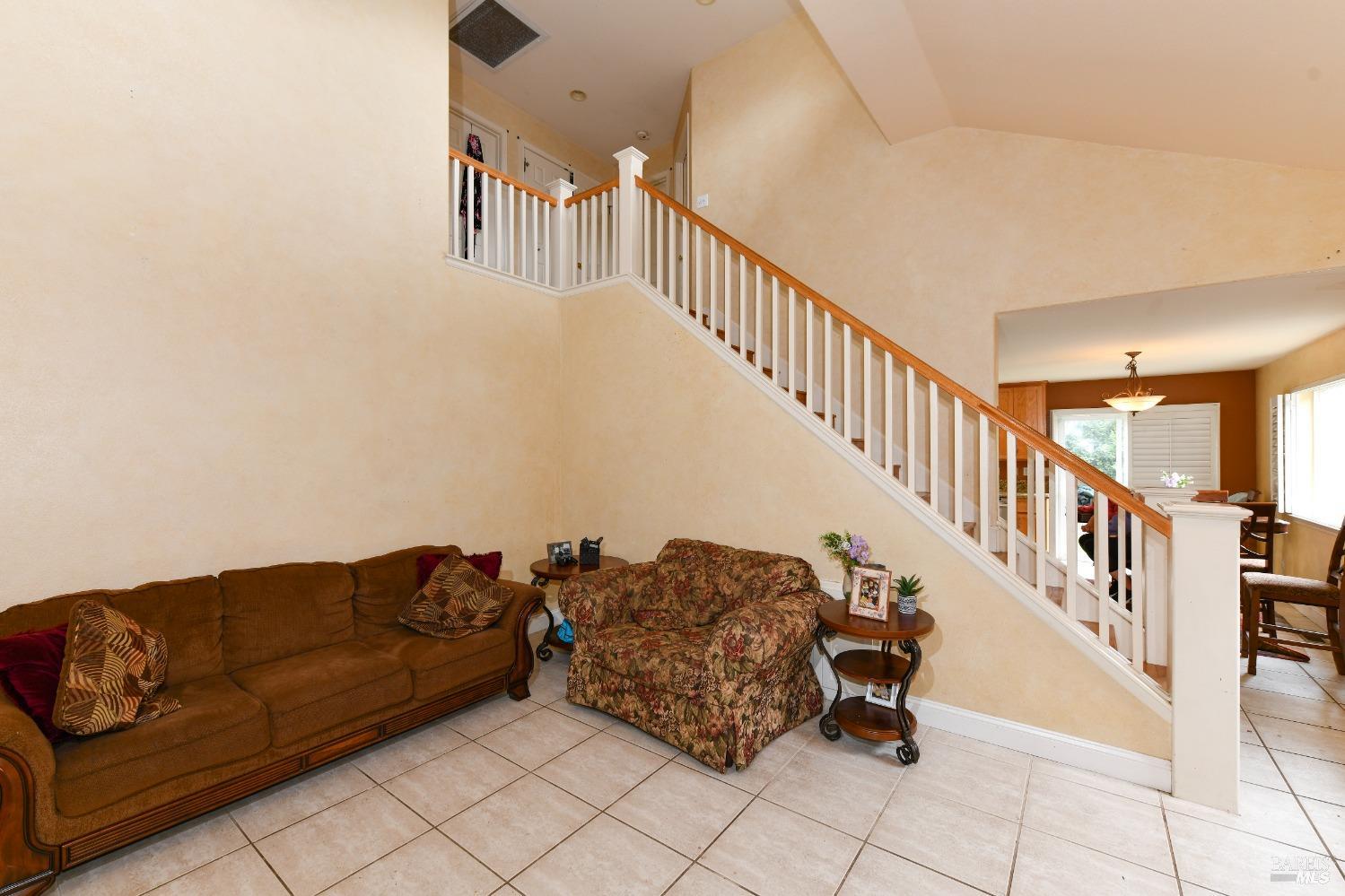 2300 Claiborne Cir