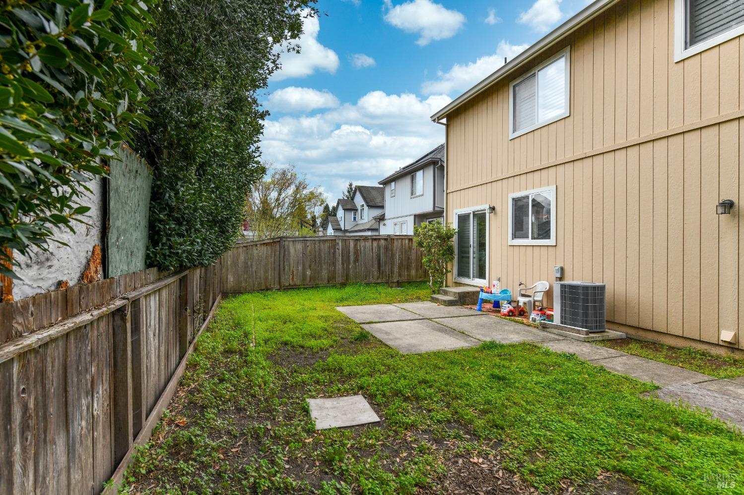 2300 Claiborne Cir