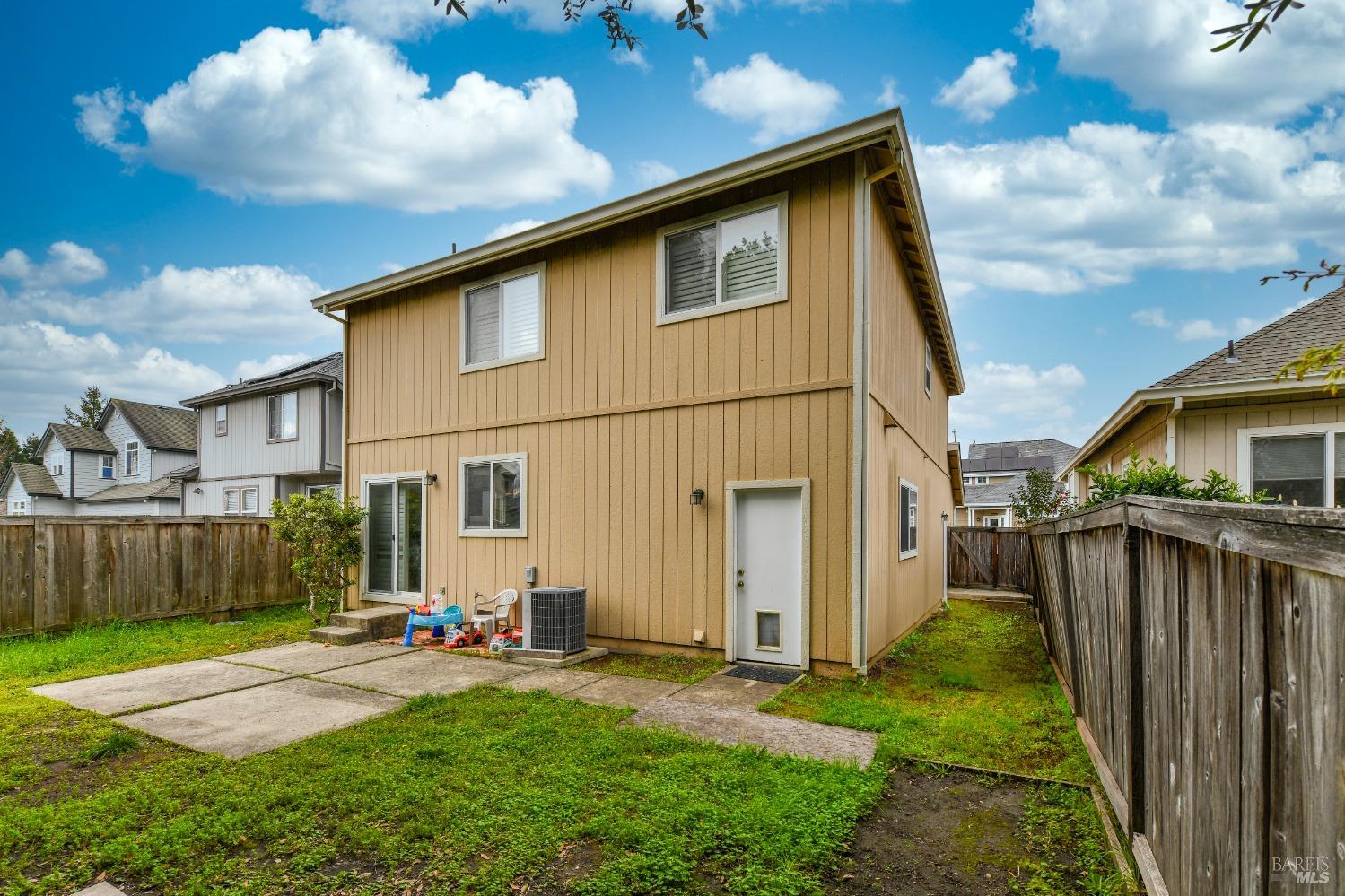 2300 Claiborne Cir