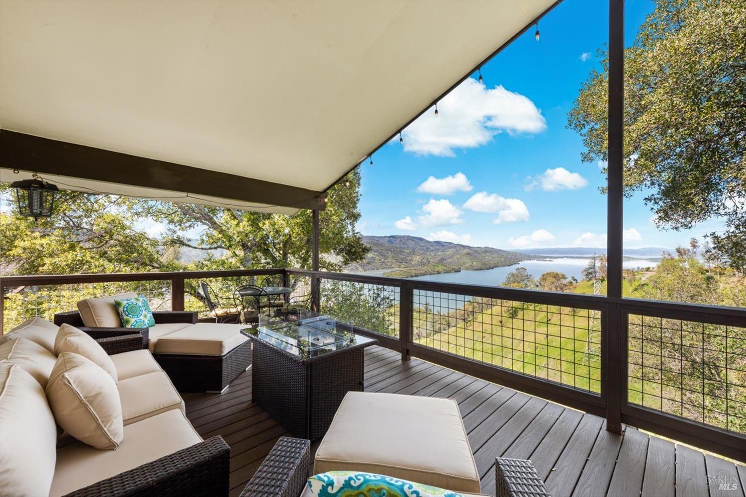 238 Manzanita Ln