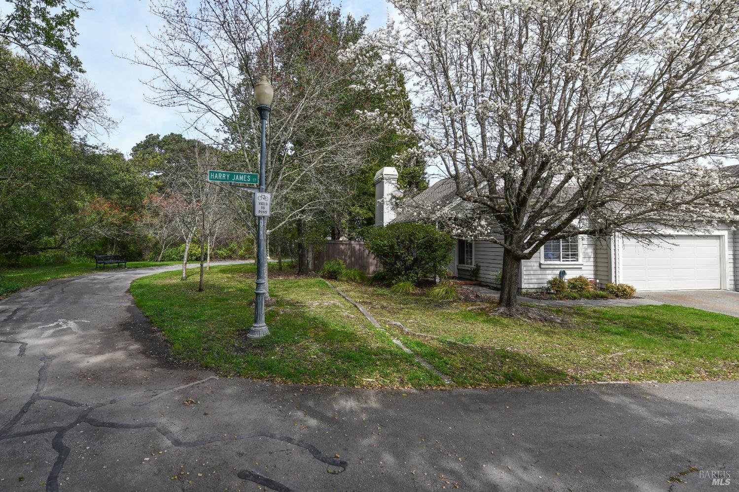 703 Harry James Ct