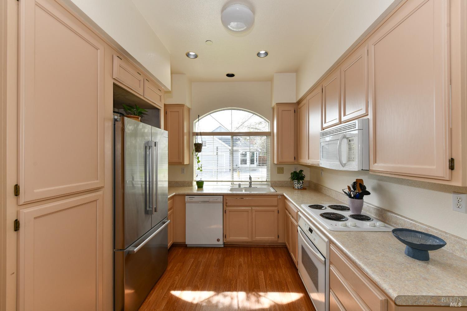 703 Harry James Ct