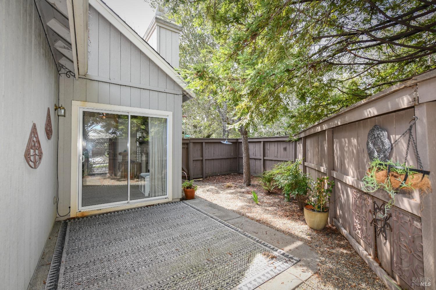 703 Harry James Ct