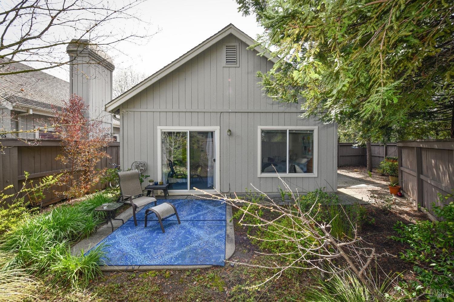 703 Harry James Ct