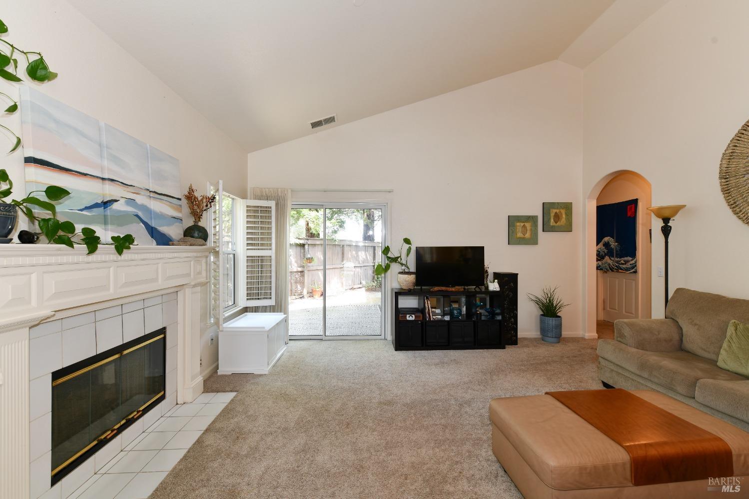 703 Harry James Ct