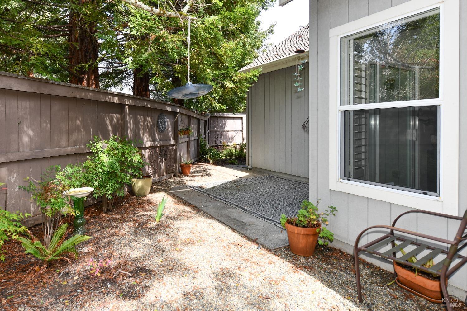 703 Harry James Ct