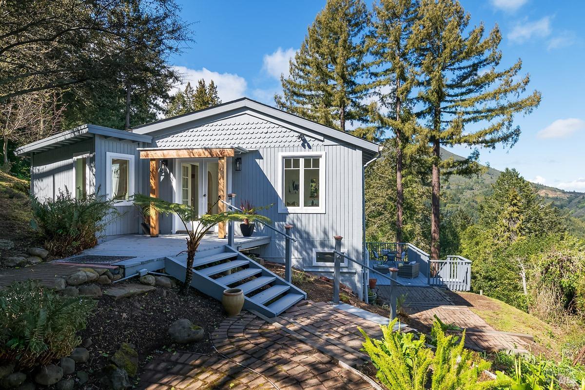 78 Mountain Ln