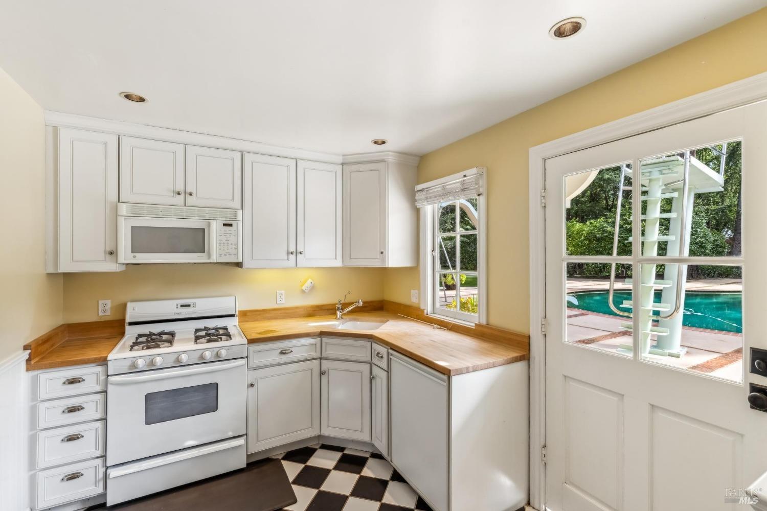 110 Mountain View Avenue