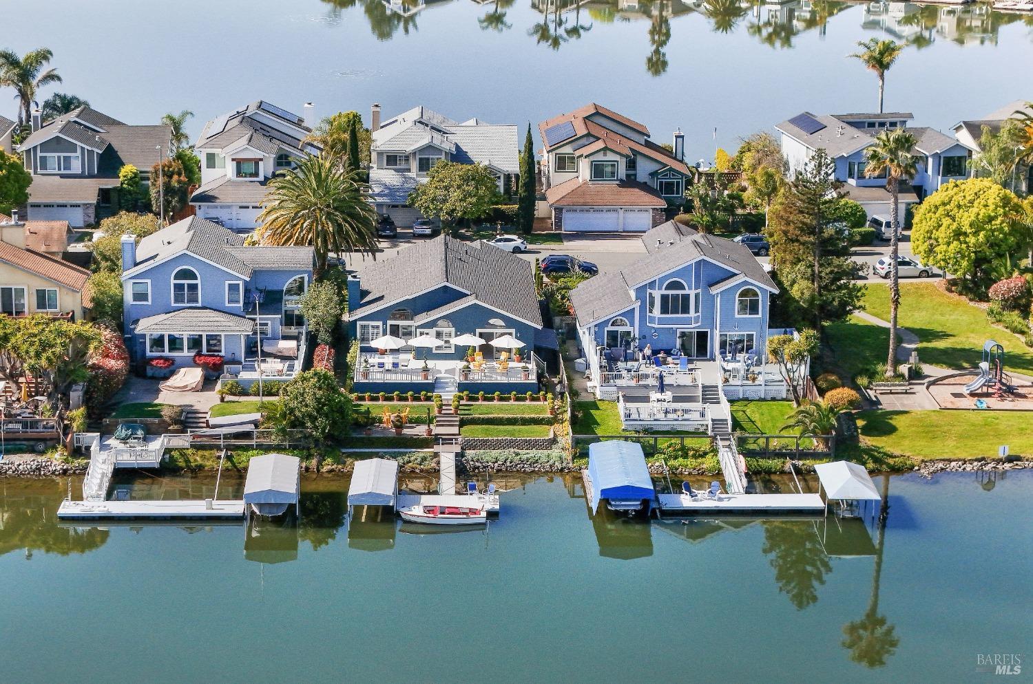 151 Del Oro Lagoon