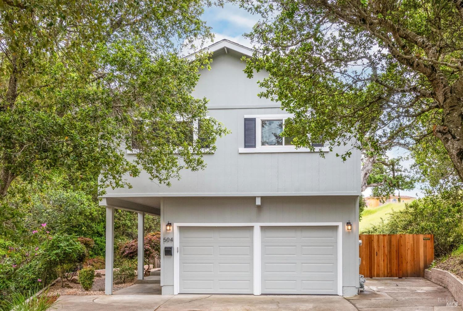 504 Larch Dr