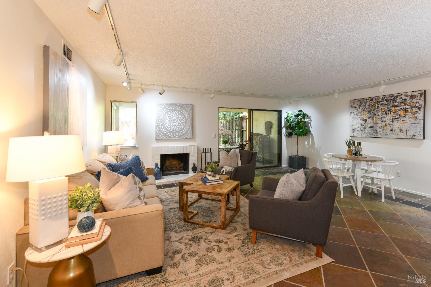 225 2nd St E #33
