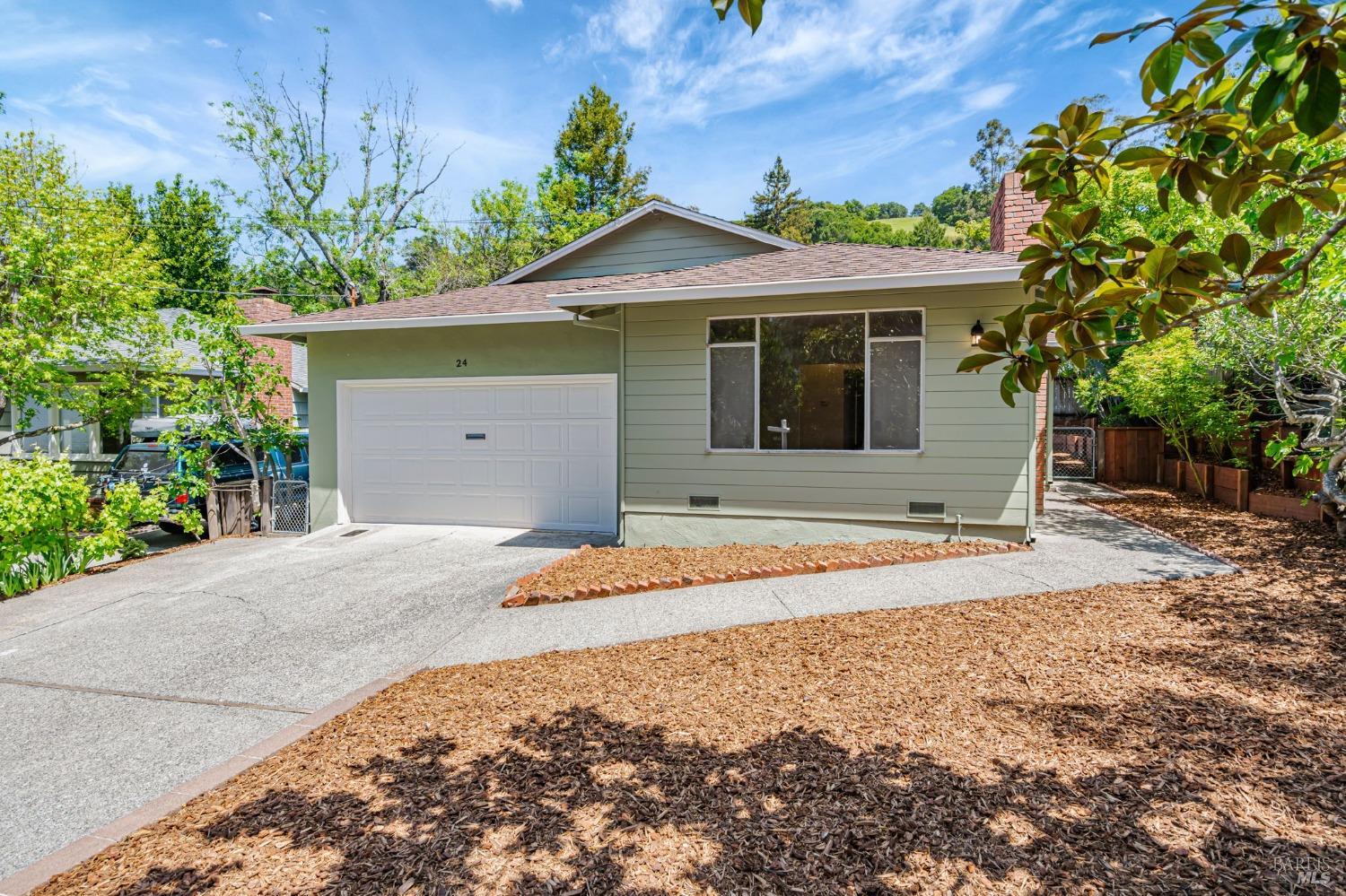 24 Rivera St