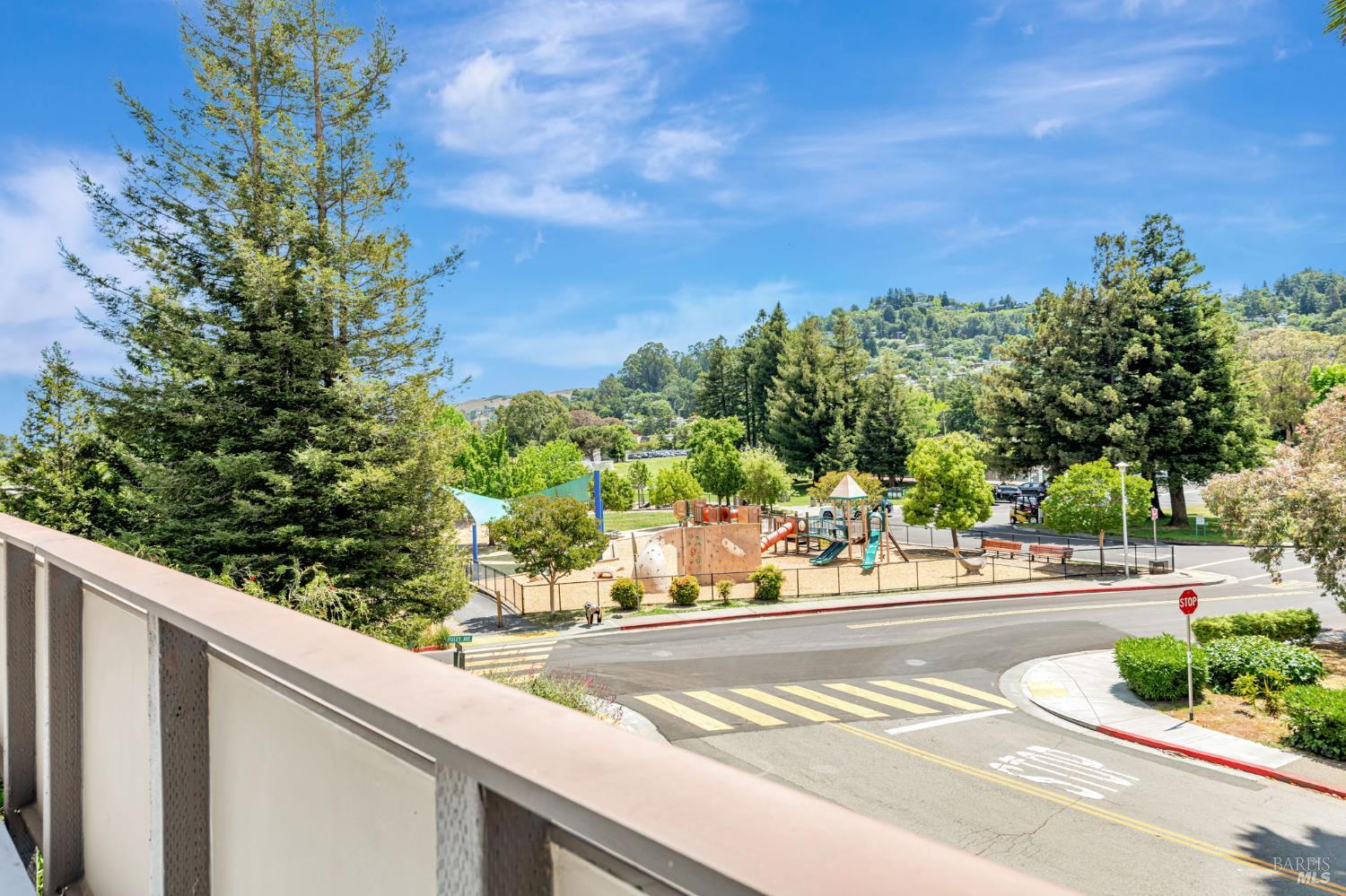 6 Redwood Ave