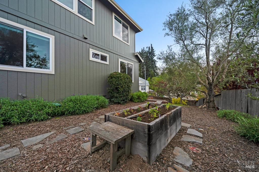 7580 Meadowlark Dr