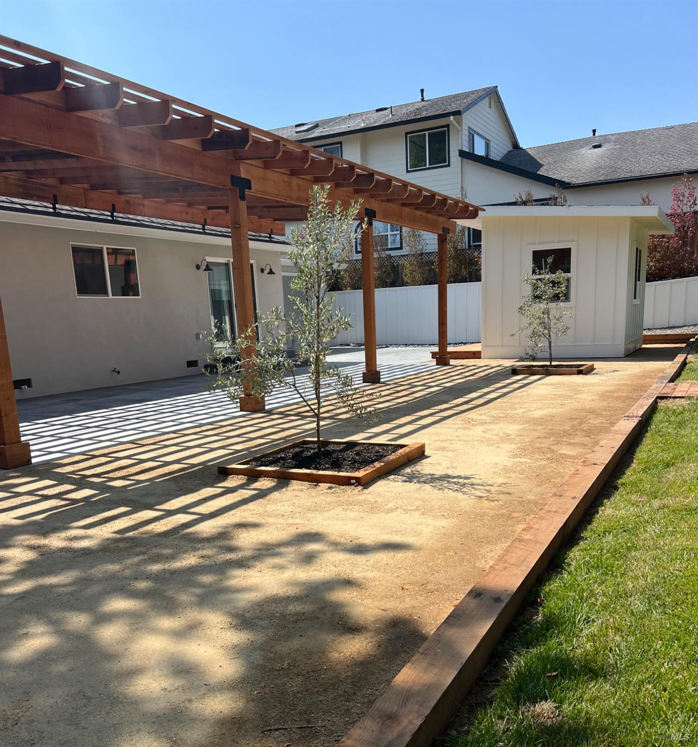 813 Paula Ln