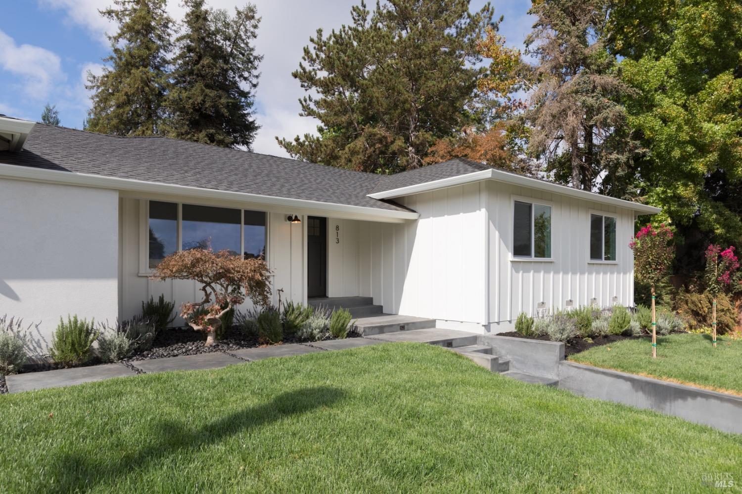 813 Paula Ln